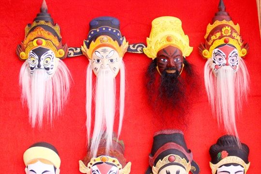 Người truyền giáo  hát bội