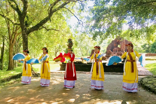 Thúc đẩy tương tác du lịch di sản vật thể với phi vật thể