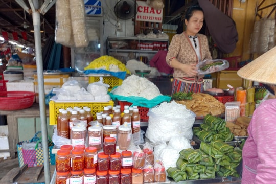 Ghé chợ Hội An mua mắm xứ Quảng