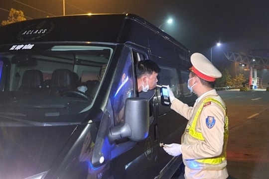 Cục Cảnh sát giao thông trực tiếp kiểm tra nồng độ cồn ở 30 tỉnh thành