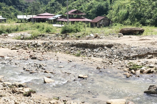 Khu tái định cư bị sạt lở, bồi lấp do thiên tai: Địa phương kiến nghị hỗ trợ người dân di dời