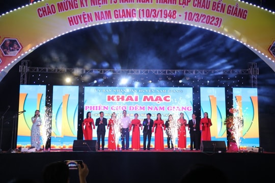 Nam Giang khai mạc phiên chợ đêm nông sản, ẩm thực truyền thống