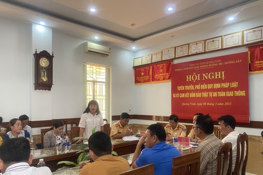 Doanh nghiệp vận tải ký cam kết chấp hành nghiêm Luật Giao thông đường bộ