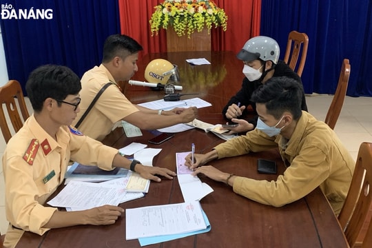 Xử lý 15 trường hợp vi phạm trật tự an toàn giao thông trên tuyến đèo Hải Vân