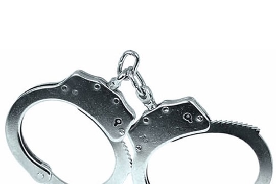 Tạm giữ người đàn ông để điều tra về hành vi bắt giữ người trái pháp luật