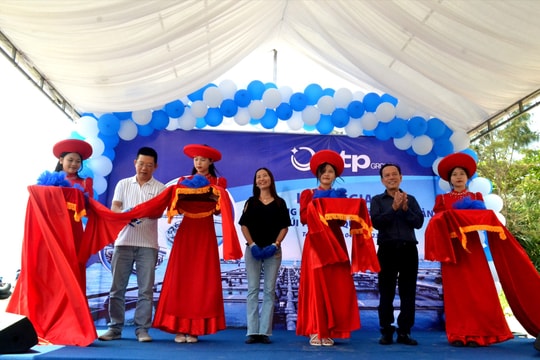 Bàn giao cụm lồng HDPE nuôi hải sản ở vùng biển Tam Hải