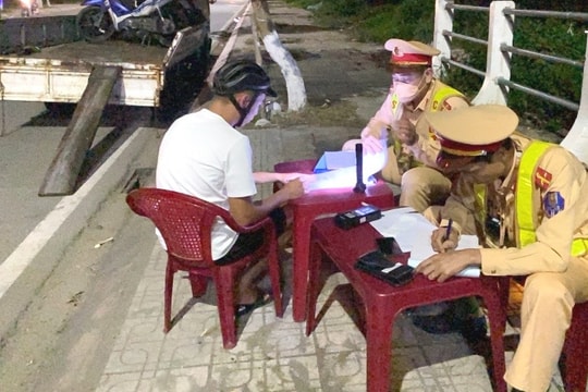 Xây dựng văn hóa giao thông an toàn: Nêu gương từ người có trách nhiệm