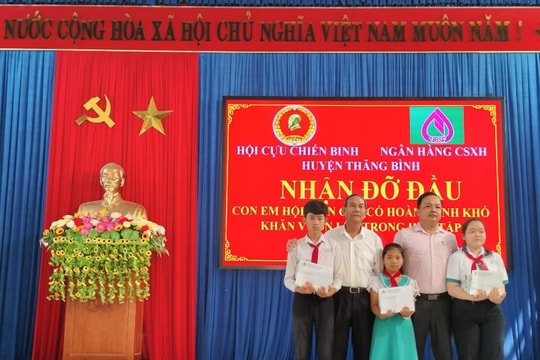Hội Cựu chiến binh huyện Thăng Bình nhận đỡ đầu 19 học sinh