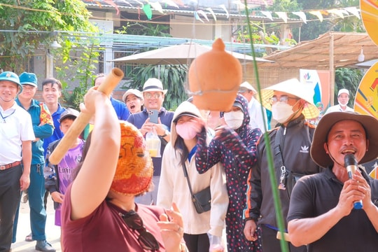 Rộn ràng liên hoan Văn hóa ẩm thực du lịch làng nghề Điện Phương 2023