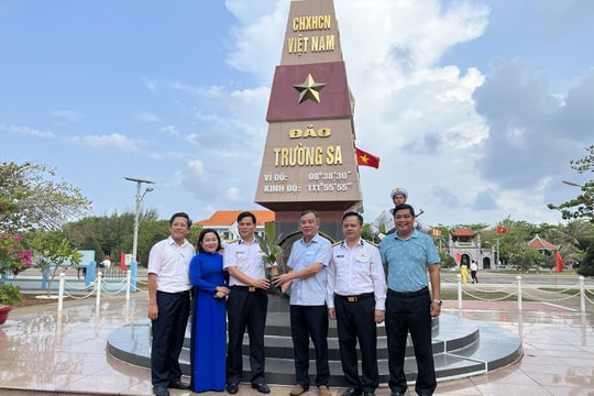 Đoàn công tác tỉnh Quảng Nam thăm Huyện đảo Trường Sa, Nhà giàn DK1