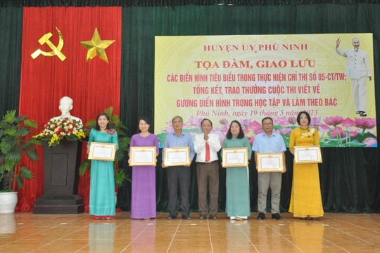 Phú Ninh tuyên dương 30 tập thể, cá nhân làm theo Bác