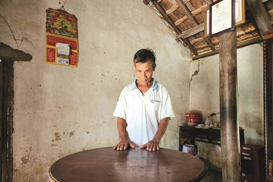 Ngậm ngùi kéo một hồi cưa