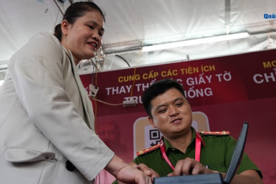 [VIDEO] - Niềm vui của bà con đồng hương tại TP.Hồ Chí Minh được cấp CCCD