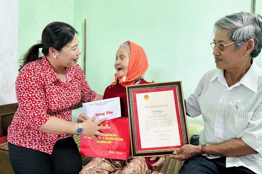 Nông Sơn trao kỷ niệm chương vì sự nghiệp chăm sóc người cao tuổi cho 28 cá nhân