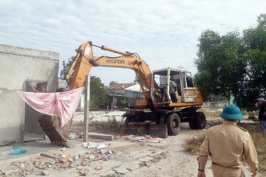 Tam Kỳ cưỡng chế tháo dỡ 2 công trình xây dựng trái phép