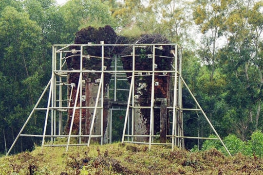 Phục dựng cổng thành di tích Phật viện Đồng Dương