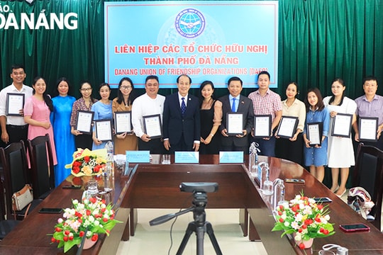 Bế giảng khóa học tiếng Anh cho công chức, viên chức, người lao động