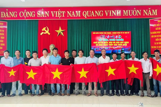 Tuyên truyền biển đảo cho ngư dân Tam Kỳ