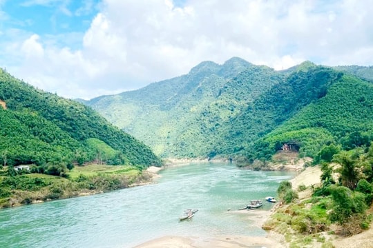 Ngược dòng sông mẹ