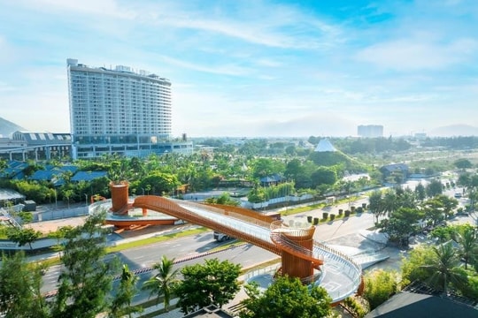 Khánh thành cầu vượt đi bộ đầu tiên ven vịnh Đà Nẵng