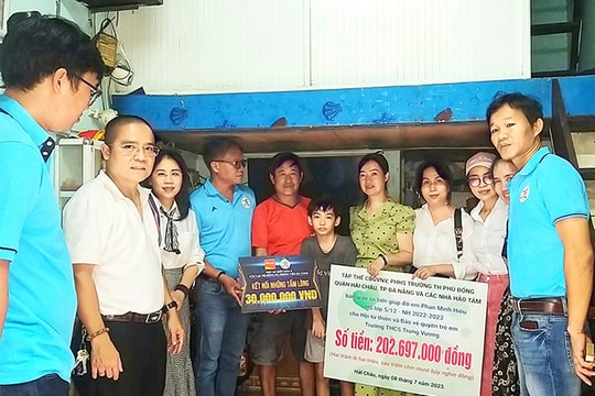 Trao hơn 230 triệu đồng đến nam học sinh nghèo bị bệnh tim bẩm sinh