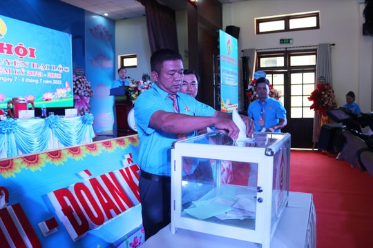 Ông Nguyễn Khắc Xuyên được bầu giữ chức Chủ tịch LĐLĐ huyện Đại Lộc lần thứ XII, nhiệm kỳ 2023-2028