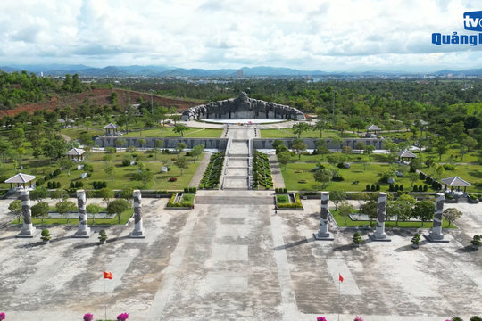 A visit to Vietnamese Heroic Mother Statue in July