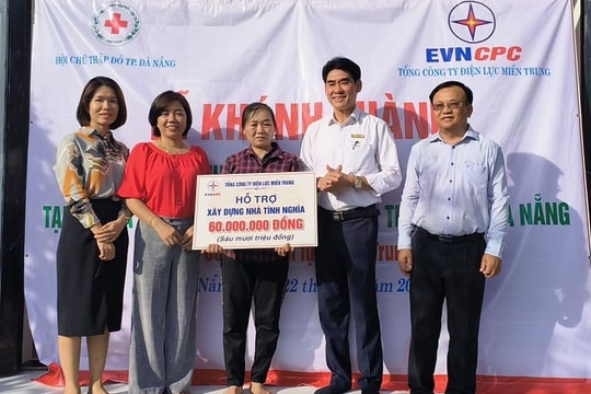 Khánh thành nhà tình nghĩa cho gia đình bà Ngô Thị Chiến