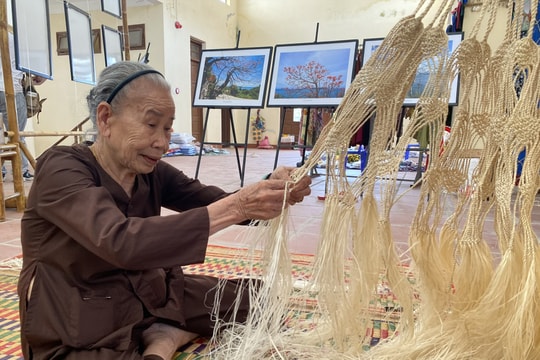 [VIDEO] - Nghề đan võng ngô đồng ở Cù Lao Chàm
