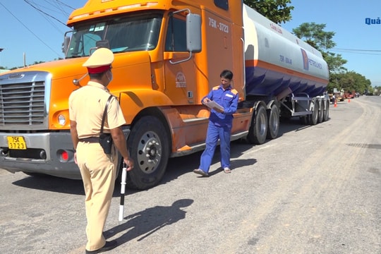 [VIDEO] - Tăng cường kiểm soát container và xe khách