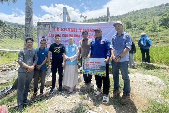 Đưa vào sử dụng cầu treo ở xã Trà Vân