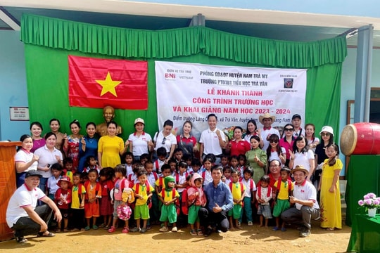 Bàn giao đưa vào hoạt động điểm trường Ông Dũ ở xã Trà Vân