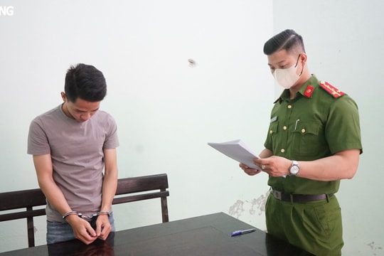 Bắt tạm giam đối tượng mua bán thông tin về tài khoản ngân hàng