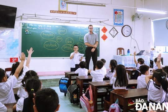 Chỉ học tiếng Anh với giáo viên người nước ngoài ngoài giờ học chính khóa