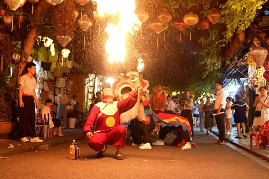 [VIDEO] - Độc đáo múa thiên cẩu Hội An