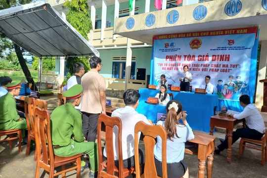 Phiên tòa giả định tuyên truyền phòng chống ma túy cho học sinh