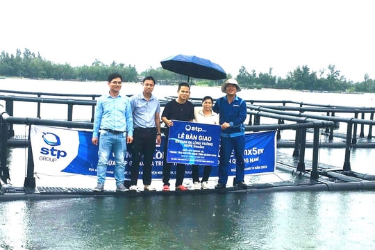 Bàn giao lồng HDPE cho các hộ nuôi thủy sản