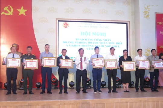 52 doanh nghiệp và 40 doanh nhân được nhận danh hiệu doanh nghiệp, doanh nhân tiêu biểu năm 2022