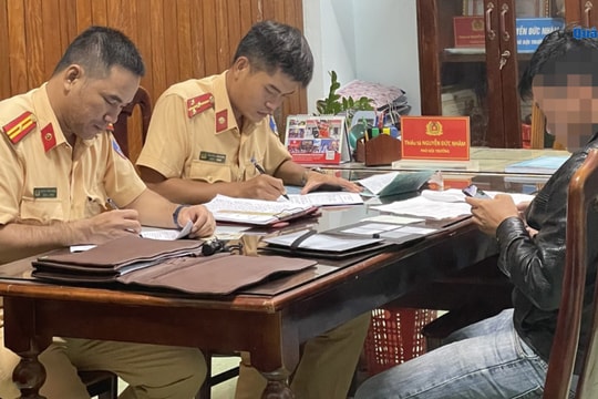 [VIDEO] - Lập biên bản xử lý tài xế gây tai nạn rồi bỏ chạy