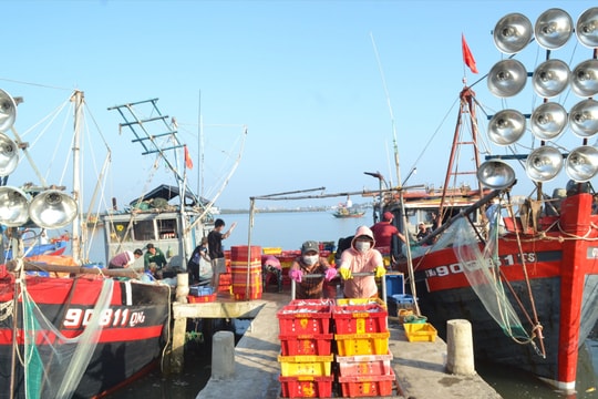 Đẩy mạnh tuyên truyền chống khai thác hải sản bất hợp pháp, không báo cáo và không theo quy định