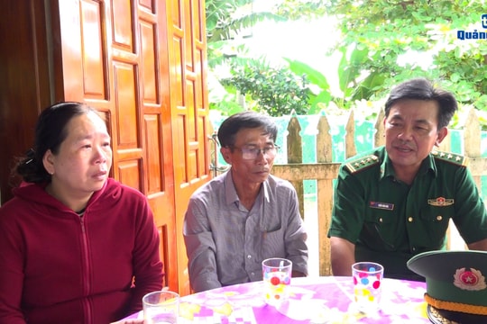 [VIDEO] - Đồn biên phòng Cửa khẩu cảng Kỳ Hà động viên gia đình ngư dân mất tích