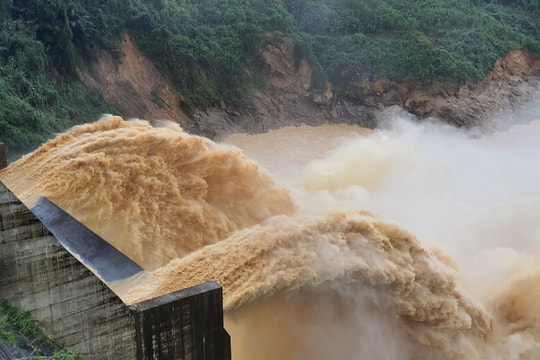 16 giờ chiều nay 19/10, thủy điện Đăk Mi 4 sẽ tăng lưu lượng xả để điều tiết