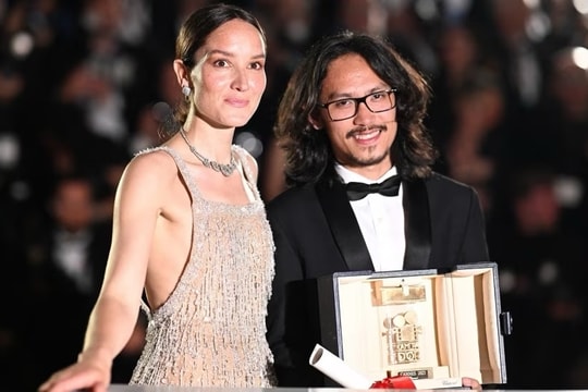 "Bên trong vỏ kén vàng": Sự chiêm nghiệm về đời người