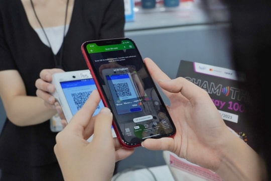 Quét mã QR thuận lợi khi thanh toán không dùng tiền mặt