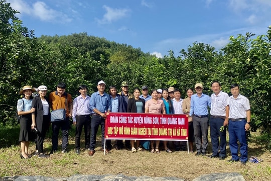 Cán bộ huyện Nông Sơn tham quan, trao đổi kinh nghiệm công tác giảm nghèo tại Hà Tĩnh và Quảng Trị