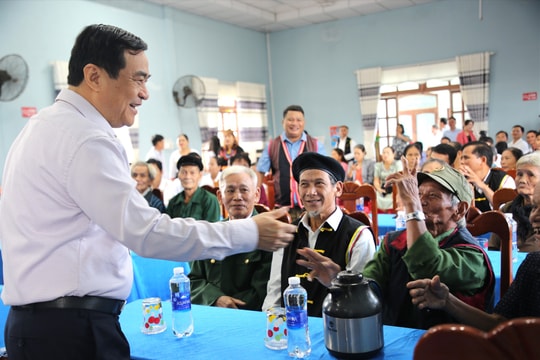 Vui ngày hội đoàn kết tại Trà Nú