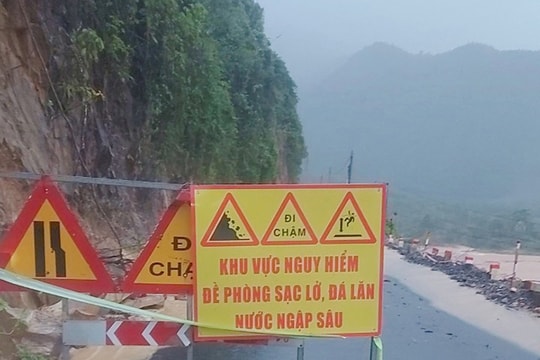 Sạt lở taluy trên đèo La Ngà