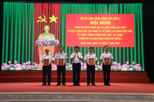 Bộ Tư lệnh Vùng Cảnh sát biển 2 tổ chức công bố quyết định sáp nhập Phòng Hậu cần - Kỹ thuật