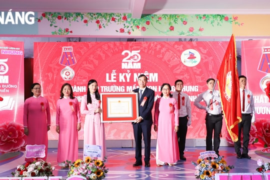 Trường Mầm non Hồng Nhung kỷ niệm 25 năm thành lập và đón nhận Huân chương Lao động hạng Nhất của Chủ tịch nước