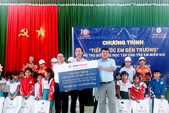 275 phần quà tiếp sức đến trường cho học sinh vùng cao Nam Giang